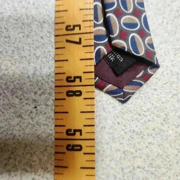HALSTON Stylish Patterned 100% Silk Neck Tie Made in the USA preppy - Picture 7 of 7